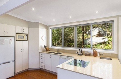 Pearl Beach House | Pet-Friendly Hillside Hideaway: Guest Rated 10/10!