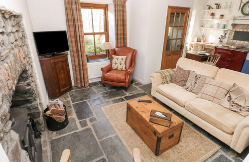 Pentre Cottage | Pet-Friendly Hillside Holiday Cottage with Garden Retreat