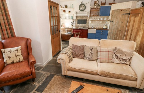Pentre Cottage | Pet-Friendly Hillside Holiday Cottage with Garden Retreat