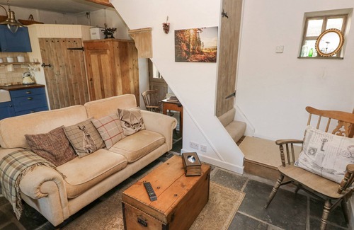 Pentre Cottage | Pet-Friendly Hillside Holiday Cottage with Garden Retreat