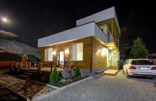 Karakol Hotel | Kid-Friendly Hillside Karakol B&B with Kitchen Access
