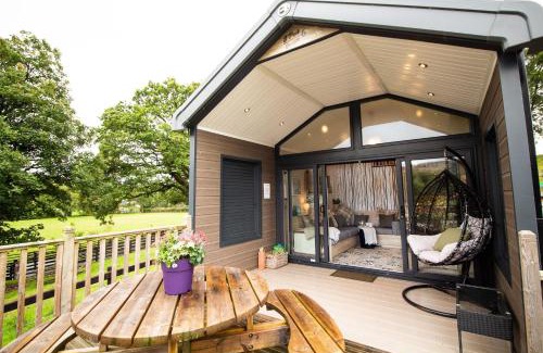 Rhayader House | Discover Hillside Lodge: A Hideaway for Travelers