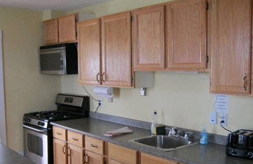 Saint John Hotel | Budget-Friendly Hillside Motel with Family Amenities