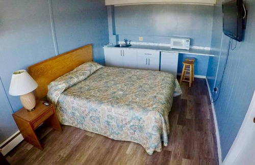 Saint John Hotel | Budget-Friendly Hillside Motel with Family Amenities