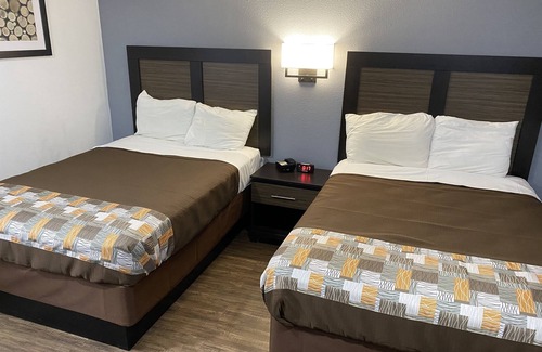 Glen Mills Hotel | Affordable Hillside Motel with Breakfast & Family-Friendly Amenities