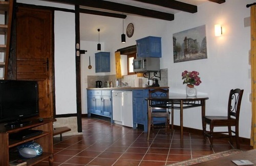 Le Lardin-Saint-Lazare House | Family-Friendly Hillside Park Dordogne with Pool & Breakfast
