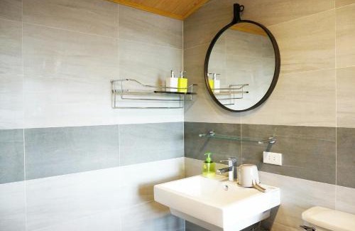 Nanzhuang Bed & Breakfast | Eco-Friendly Escape at Hillside Plot Inn with Hot Tub & More