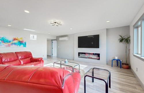 Northwest Portland Apartment | Hillside Sanctuary: Guest Rated 10/10 with Pet-Friendly Perks