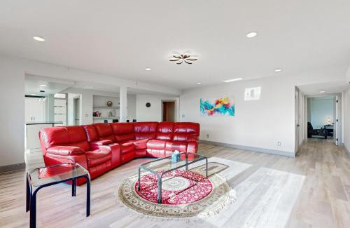 Northwest Portland Apartment | Hillside Sanctuary: Guest Rated 10/10 with Pet-Friendly Perks