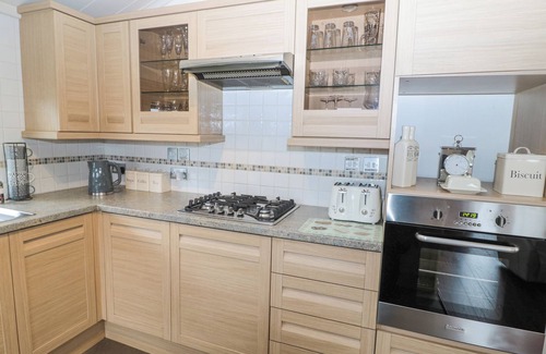 Swarland Cottage | Pet-Friendly Hillside View Cottage with Spa & Hot Tub