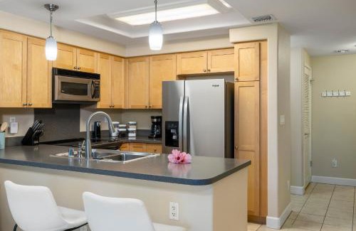 Kapolei Apartment | Inviting Hillside Villas: Pool, Hot Tub & Child-Friendly Fun