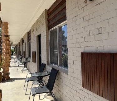 Hillston Hotel | Pet-Friendly Hillston Motel with Delicious Breakfast Options