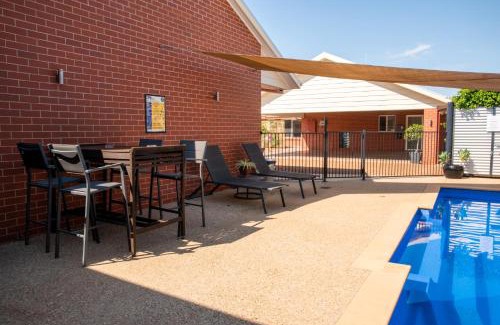 Hillston Hotel | Cozy Hillston Motor Inn with Pool and Breakfast Options