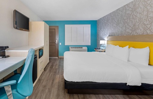 Tulare Hotel | Welcoming Hillstone Inn Tulare: Top-Rated Amenities Await