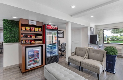 Tulare Hotel | Welcoming Hillstone Inn Tulare: Top-Rated Amenities Await