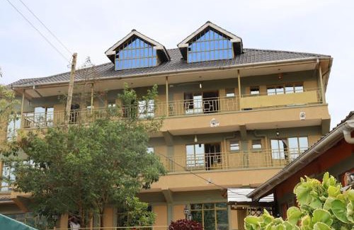 Majengo Cabin | Hillsview Resort Logere