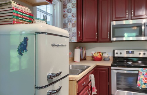 New Cumberland House | Hilltop - 5BR Vintage Retreat, Perfect for Families & Pets
