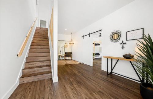 Bright House | Family-Friendly Retreat at Hilltop in Bright