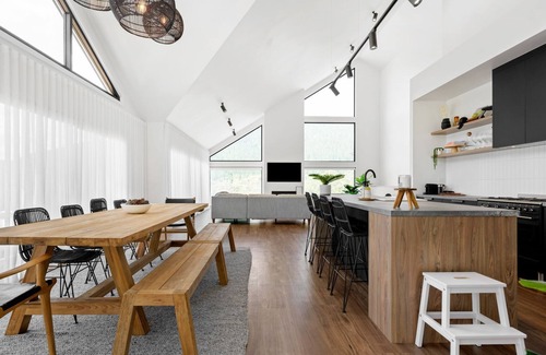 Bright House | Experience Hilltop at Bright - Ultimate Retreat in Victoria