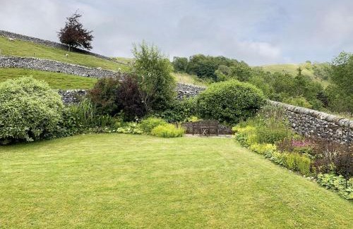 Starbotton House | Discover Hilltop Barn: 5-Star Pet and Child Friendly Retreat