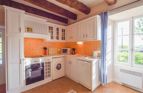 Saint-Medard-d'Excideuil Cottage | Renovated Périgourdine House with Private Pool & Breakfast