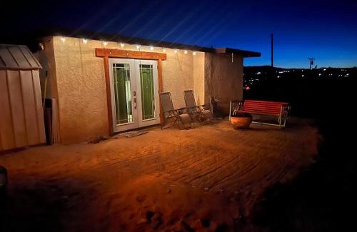 Twentynine Palms House | Hilltop Cabin with Starlink and Scenic Views near JT Park
