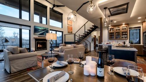 Steamboat Springs House | Family-Friendly Retreat at Hilltop Chateau Awaits You