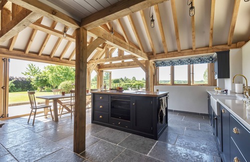 Wimborne Cottage | Cozy Hilltop Cottage with Kitchen & Pet-Friendly Amenities