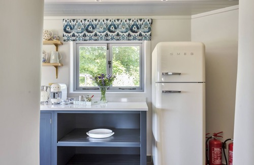 Wimborne Cottage | Cozy Hilltop Cottage with Kitchen & Pet-Friendly Amenities