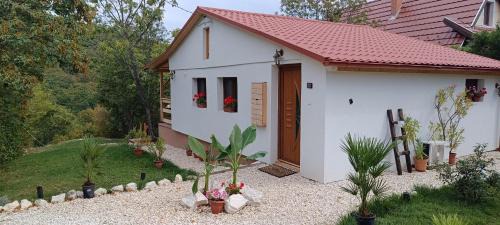 Szentendrei House | Hilltop Cottage in Szentendre, mountain view, terrace, garden