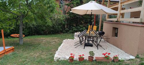 Szentendrei House | Hilltop Cottage in Szentendre, mountain view, terrace, garden