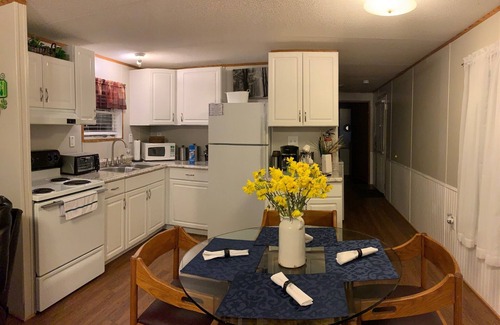 Murphysboro Cottage | Hilltop Cottage: Guest Rated 10/10, Pet-Friendly Retreat