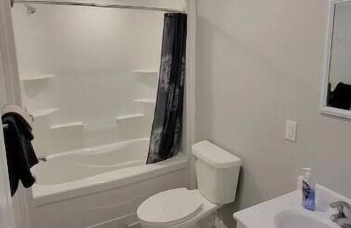 Scotsville Apartment | Pet-Friendly Hilltop Getaway with Breakfast and Kitchen