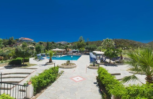 Haniotis Hotel | Hilltop Hotel: Oceanfront Retreat with Family-Friendly Amenities