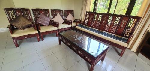 Batu Caves House | Experience Hilltop Greenview Residence with Pool & Ocean Views