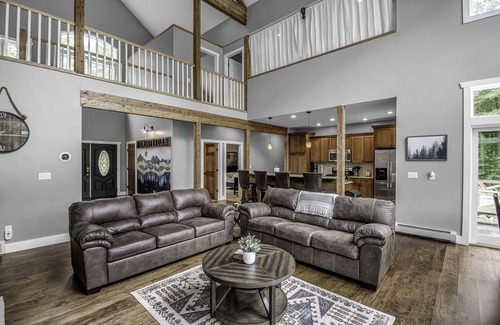 Salamanca House | Hilltop Haven - Family-Friendly Stay with Breakfast Included