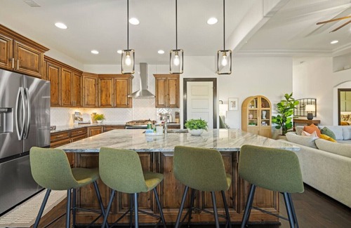 Tri-Cities House | Hilltop Haven w/Pool & Hottub!