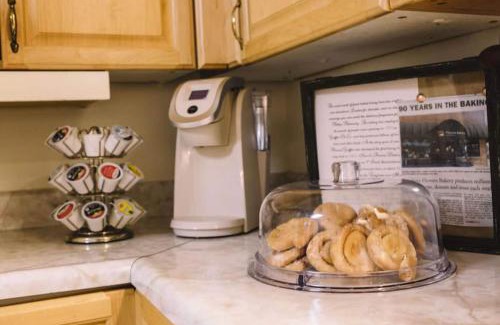 London Apartment | Guest Rated: Hilltop Hideaway - 3BDR in Downtown London