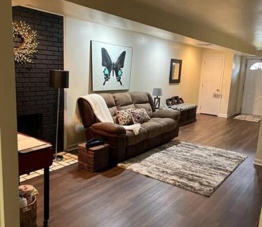 London Apartment | Guest Rated: Hilltop Hideaway - 3BDR in Downtown London