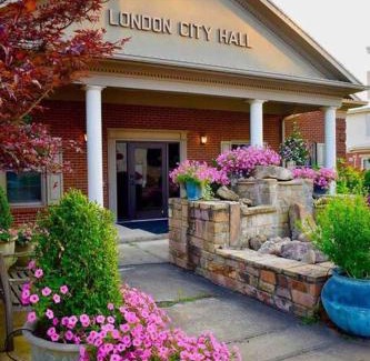 London Apartment | Guest Rated: Hilltop Hideaway - 3BDR in Downtown London