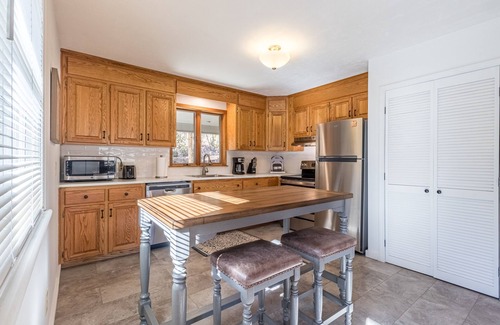 Cashiers Cabin | Hilltop Hideaway: Family-Friendly Cabin with Ocean View