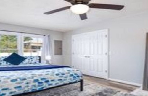Broadway House | HILLTOP HIDEAWAY❤️Fire Pit~Grill~3BR~Pets❤️