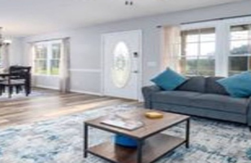 Broadway House | HILLTOP HIDEAWAY❤️Fire Pit~Grill~3BR~Pets❤️