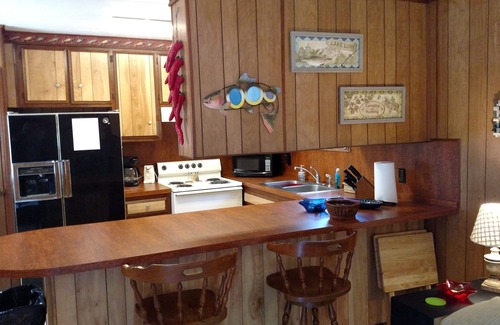 Bronson House | Hilltop Hideaway: Family-Friendly Mobile Home by Lake Sam Rayburn