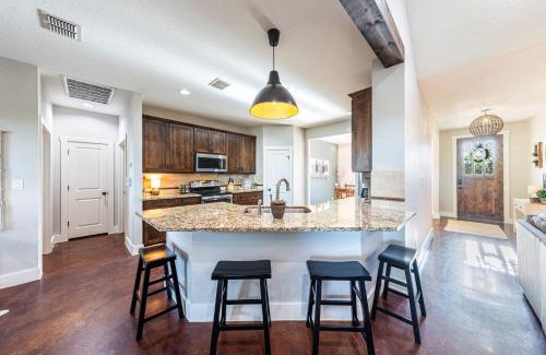 New Braunfels House | Hilltop Hideaway: Rest, Relax & Reconnect in Nature!