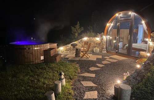 Silverbridge Apartment | Relaxing Hilltop Hideaway with Private Hot Tub Retreat