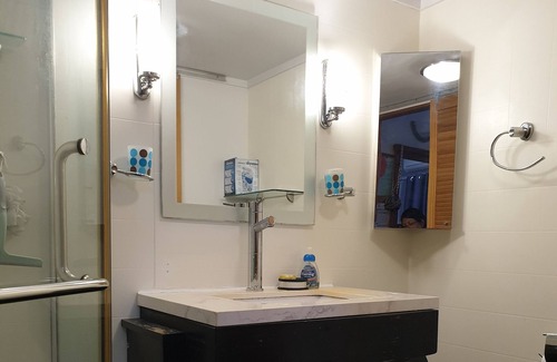 Titirangi House | Hilltop Holiday Home with Breathtaking Views and Pet-Friendly Amenities