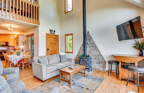 Dahlonega House | Hilltop Escape with Breathtaking Forest & Mountain Views