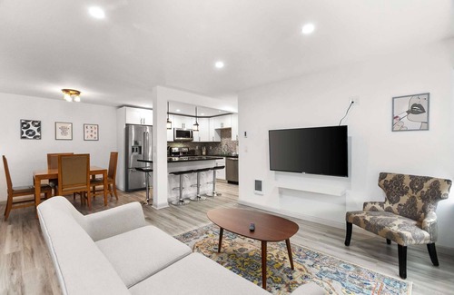 North Beacon Hill Condo | Hilltop in Seattle - modern and well appointed