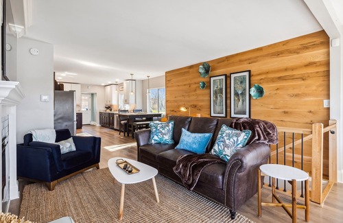 Portage Lakes House | Unforgettable Hilltop Lakehouse with Kayaks & Scenic Deck